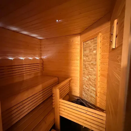 Center - 2br With Sauna, Free Parking *